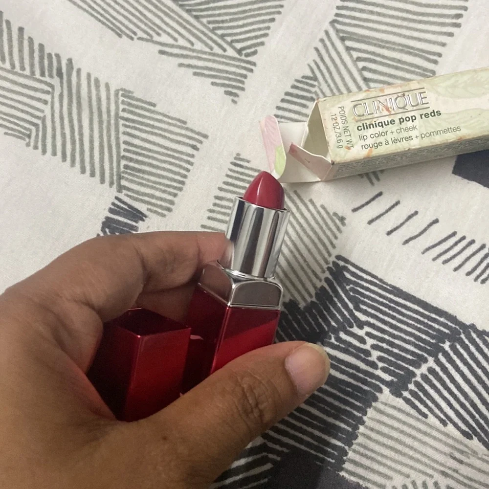 Clinique pop reds lip color plus cheeks(New) - Picture 2 of 3